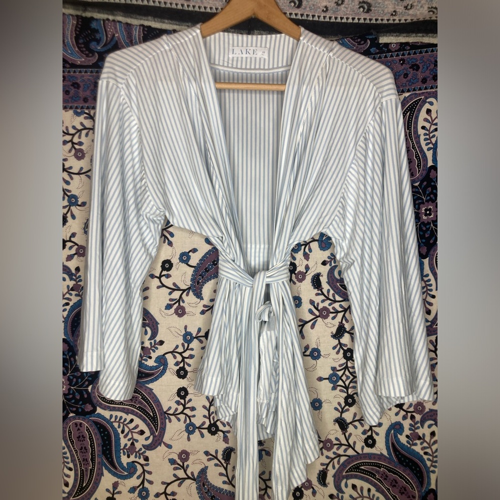 LAKE Women's Striped Kimono DreamModal - White and blue (Fog)